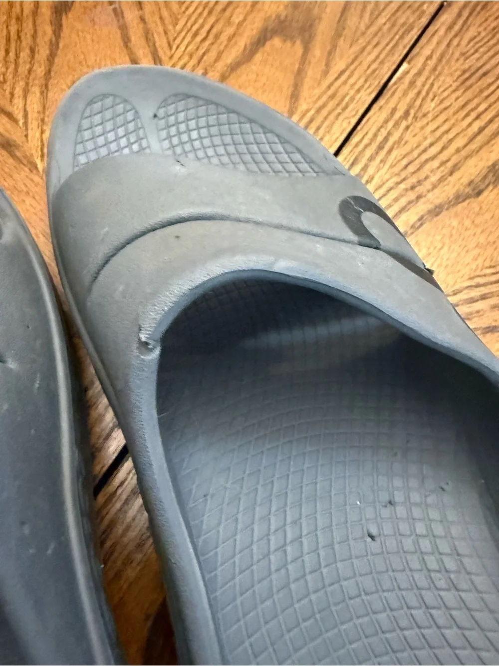 OOFOS cushioned slide